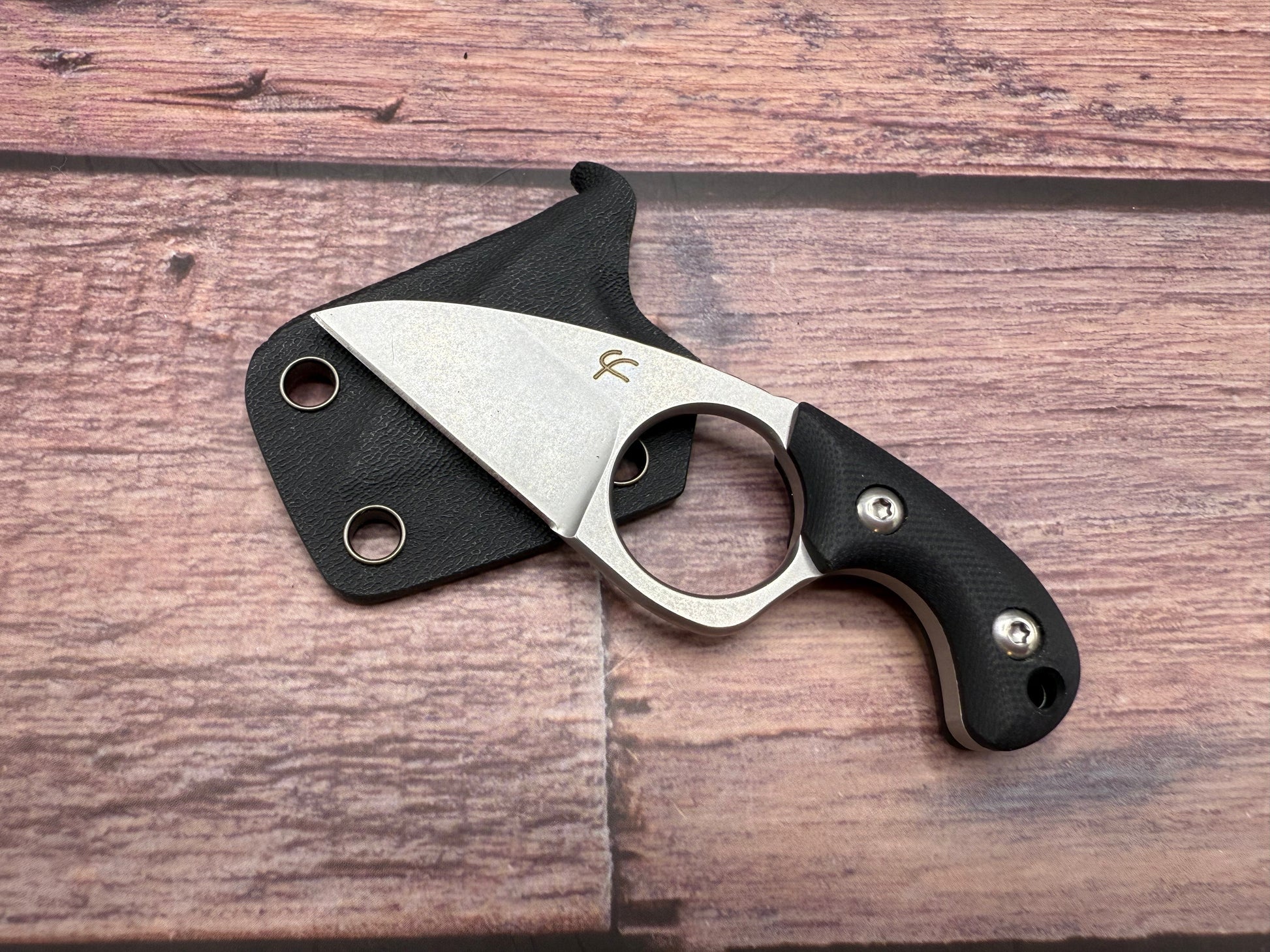 Shorty Neck Knife